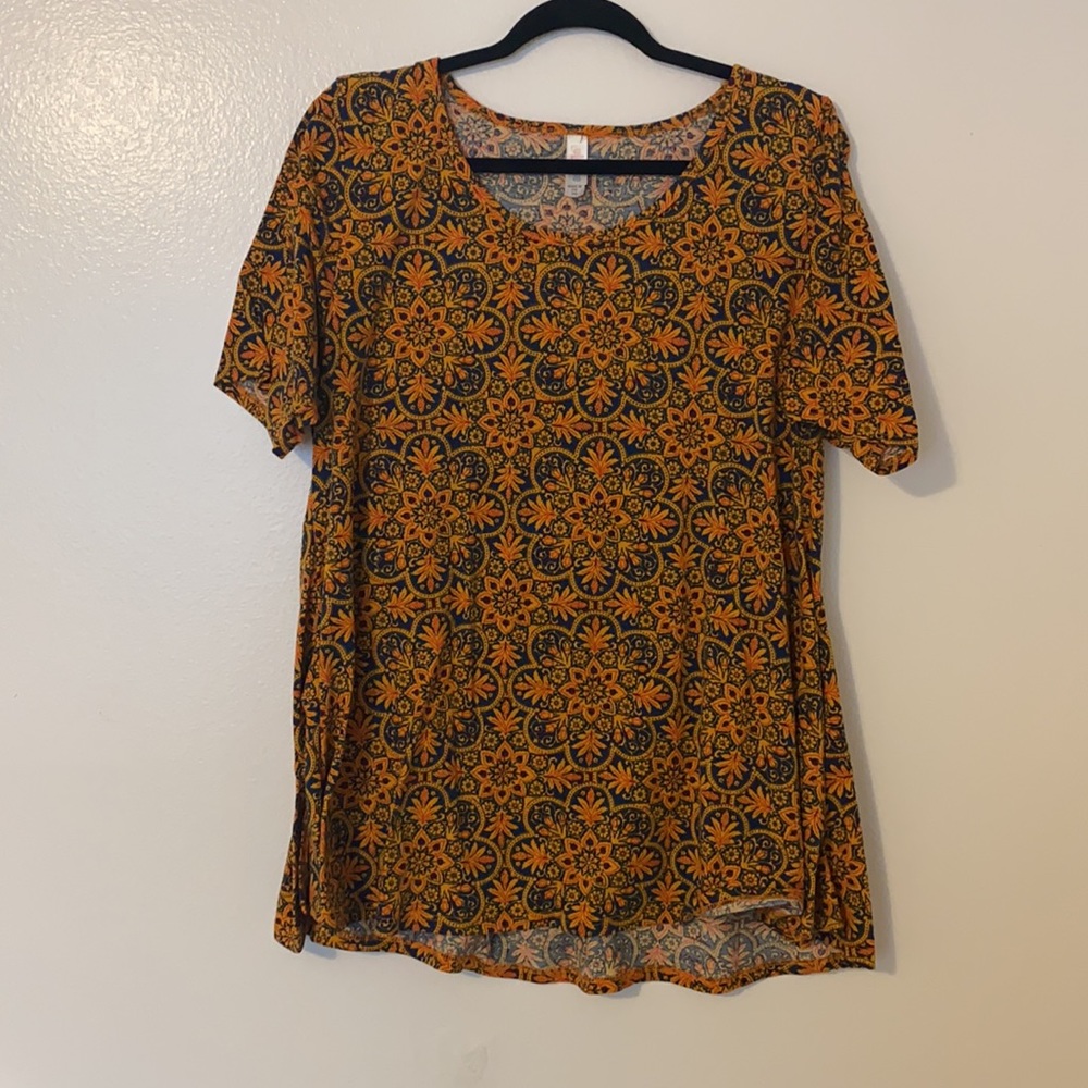 lularoe 🦄 paisley pattern perfect tee
